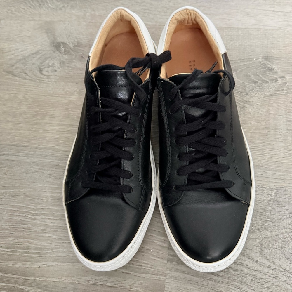 Barney’s New York Made In Italy Black Leather Sneaker Size 9